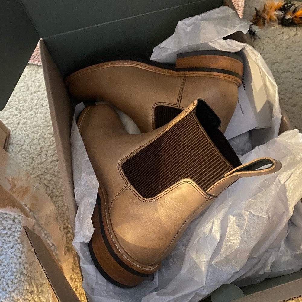 NISOLO Carmen Chelsea Boot - size 7.5